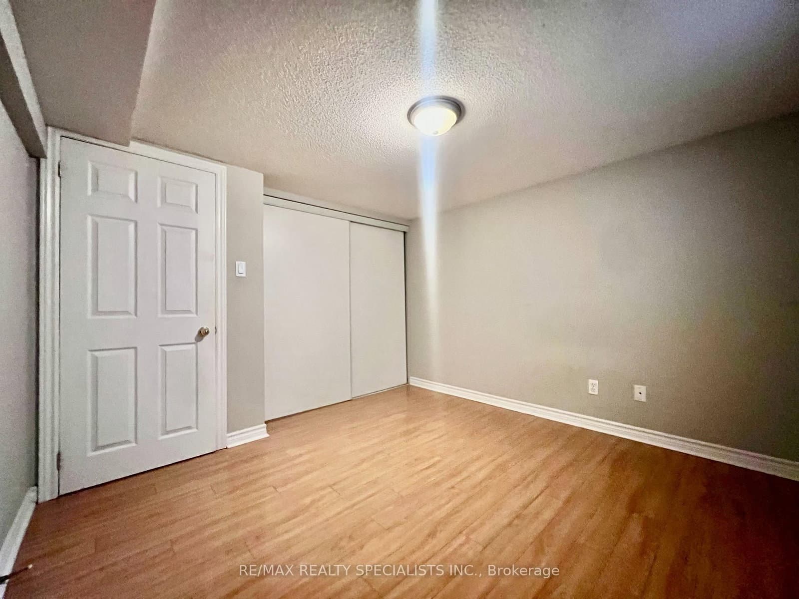 1763 Sandgate Crescent, Unit Lower thumbnail 11