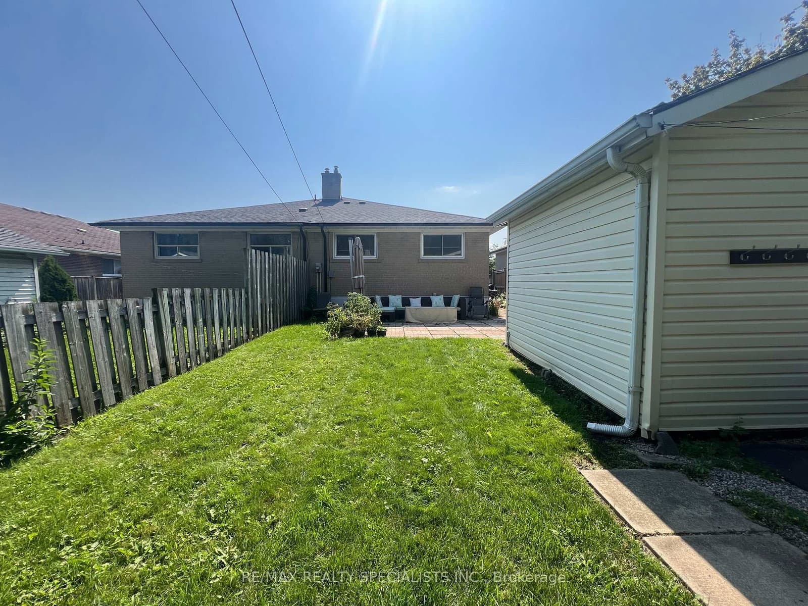 1763 Sandgate Crescent, Unit Lower thumbnail 14