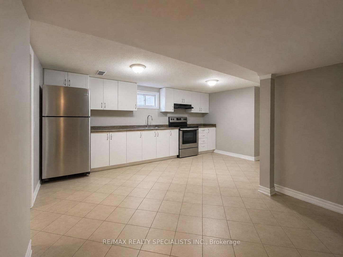 1763 Sandgate Crescent, Unit Lower thumbnail 4