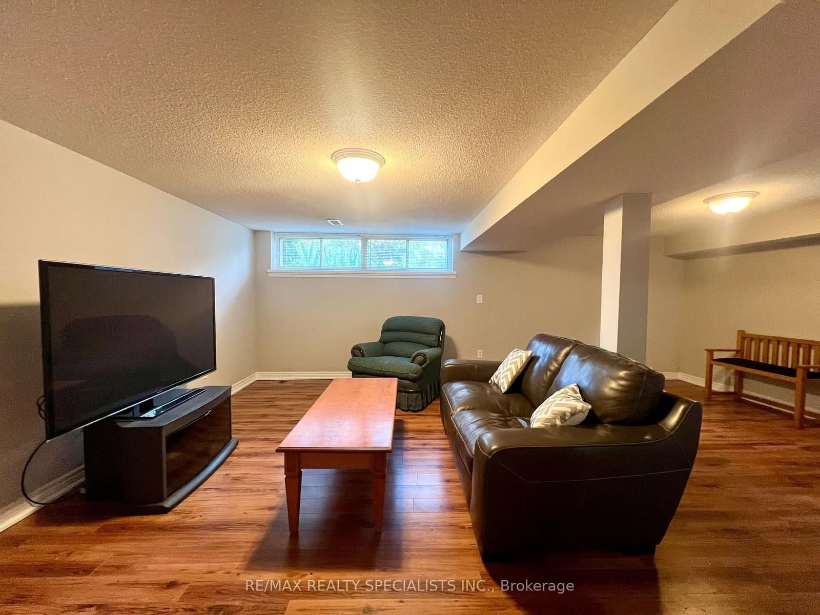 1763 Sandgate Crescent, Unit Lower thumbnail 8