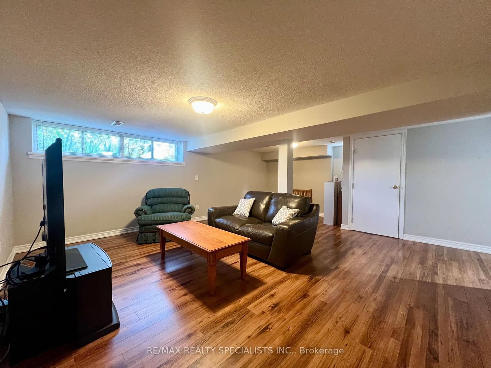 1763 Sandgate Crescent, Unit Lower thumbnail 9