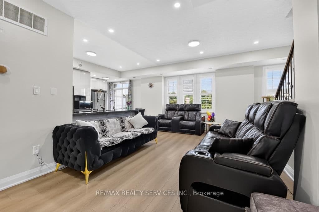 180 Howden Boulevard, Unit 15 thumbnail 10