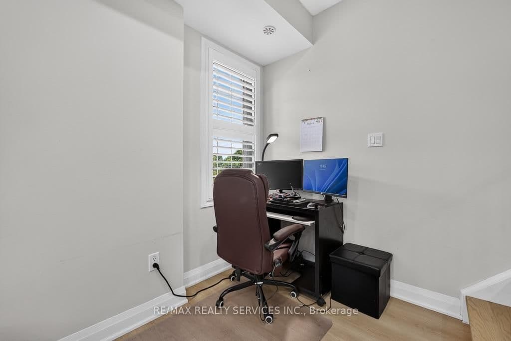 180 Howden Boulevard, Unit 15 thumbnail 11