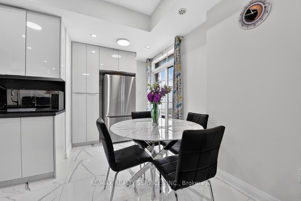 180 Howden Boulevard, Unit 15 thumbnail 14