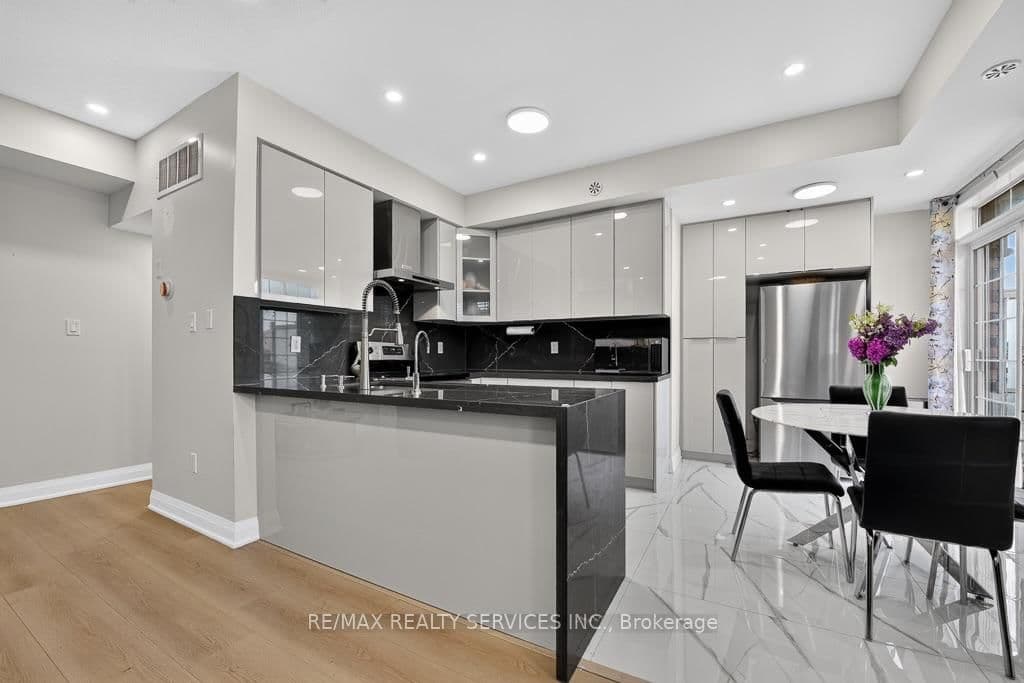 180 Howden Boulevard, Unit 15 thumbnail 15