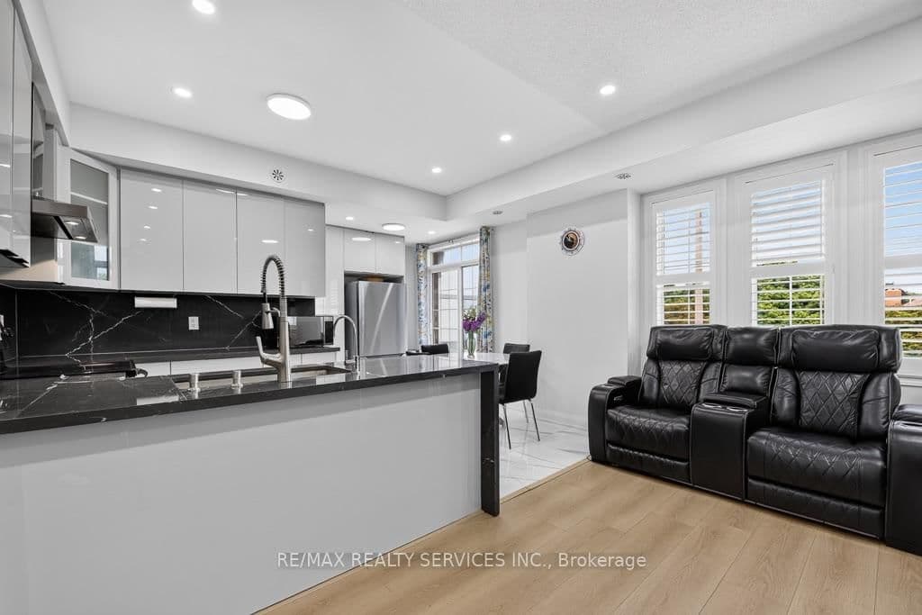 180 Howden Boulevard, Unit 15 thumbnail 17
