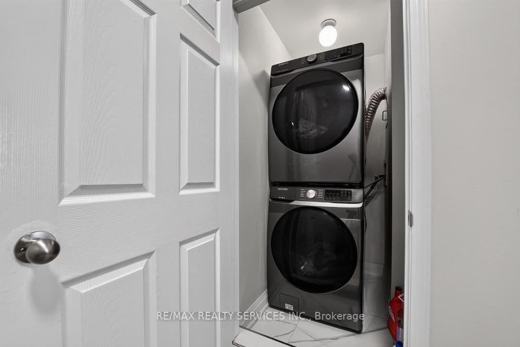 180 Howden Boulevard, Unit 15 thumbnail 24