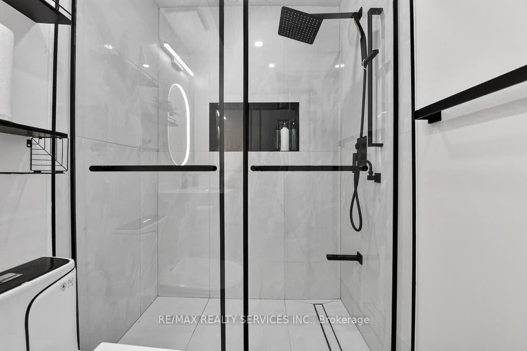 180 Howden Boulevard, Unit 15 thumbnail 33