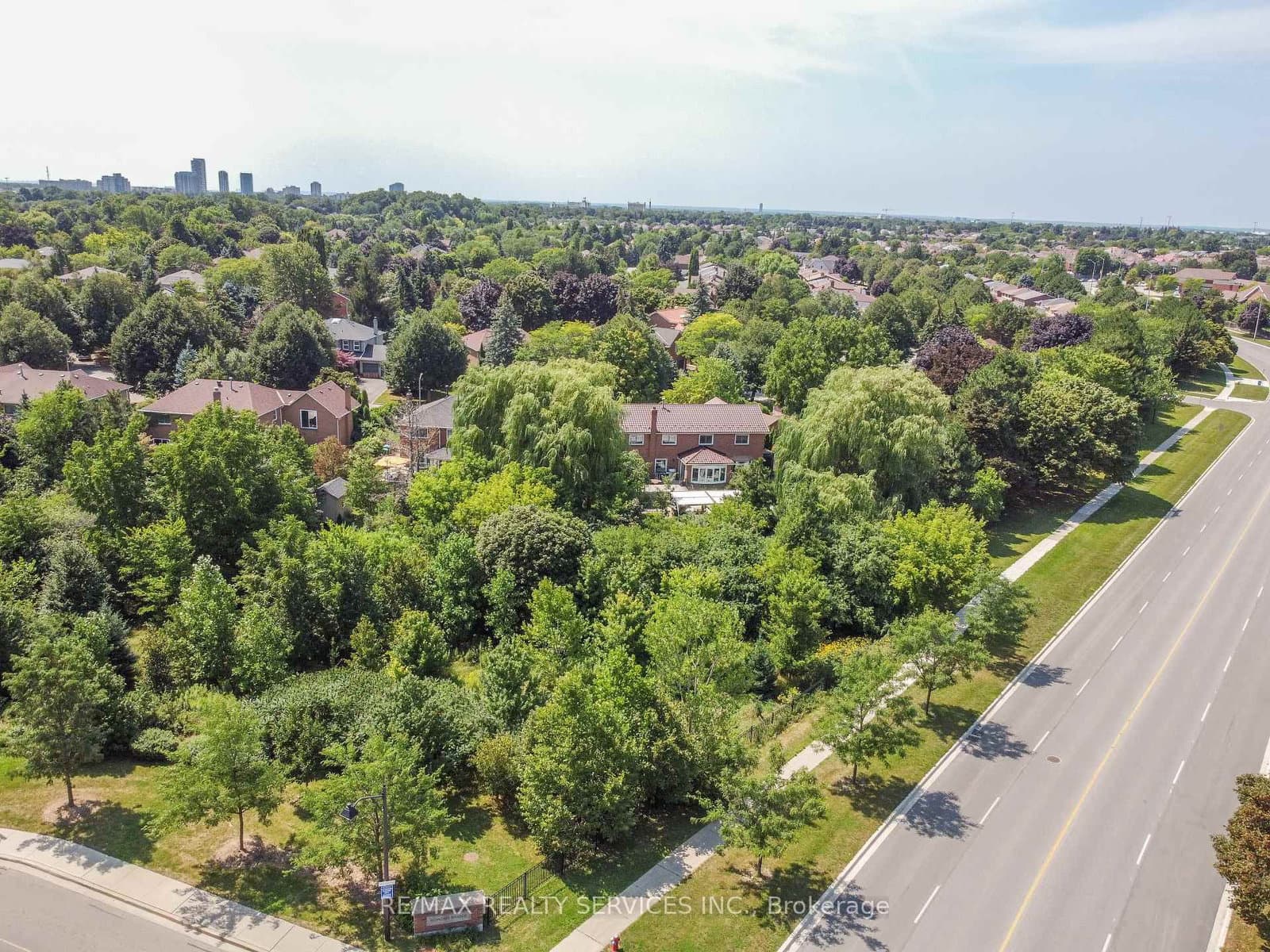 180 Howden Boulevard, Unit 15 thumbnail 43