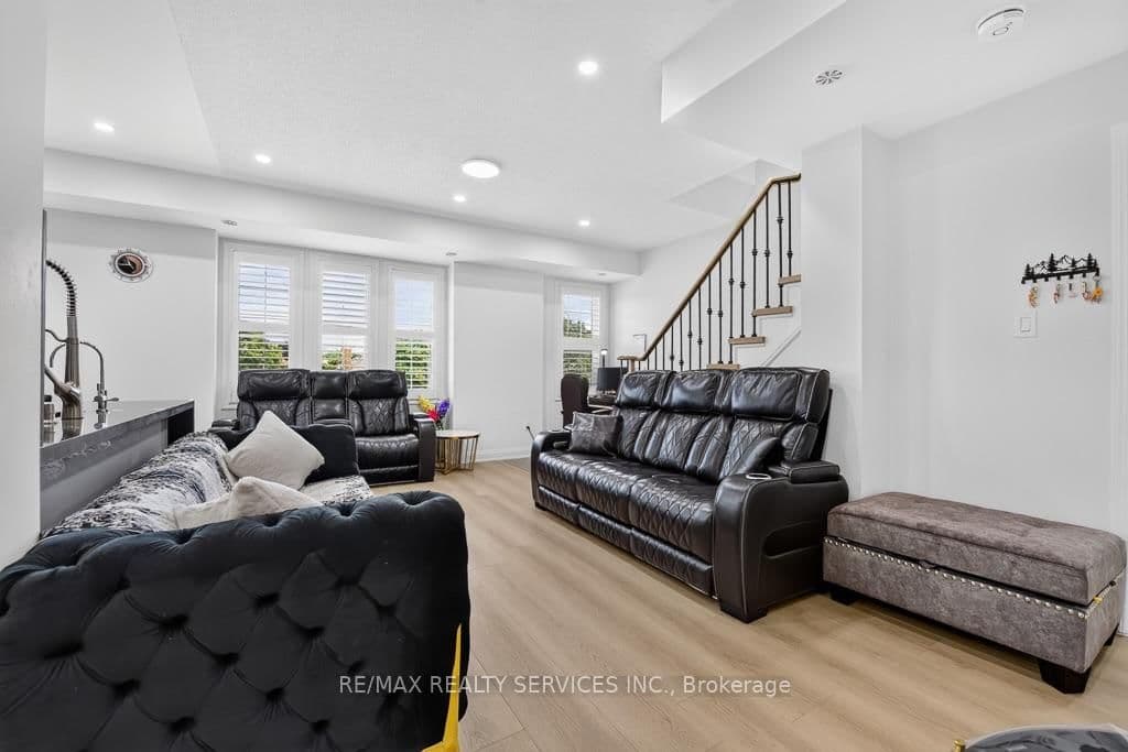 180 Howden Boulevard, Unit 15 thumbnail 9
