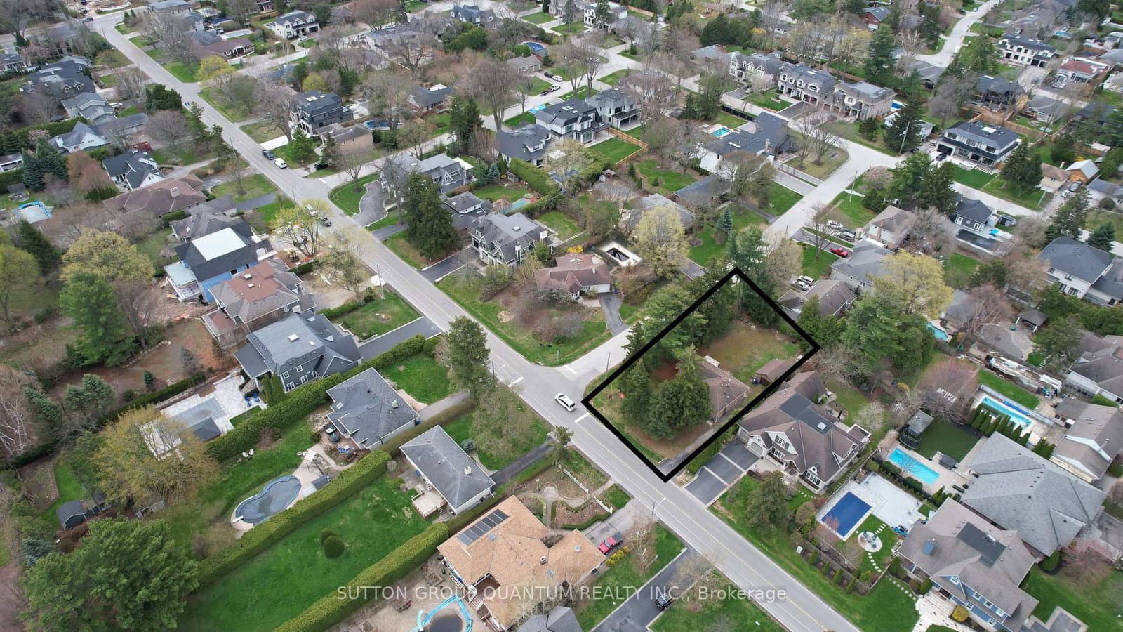 394 Maplehurst Avenue thumbnail 6