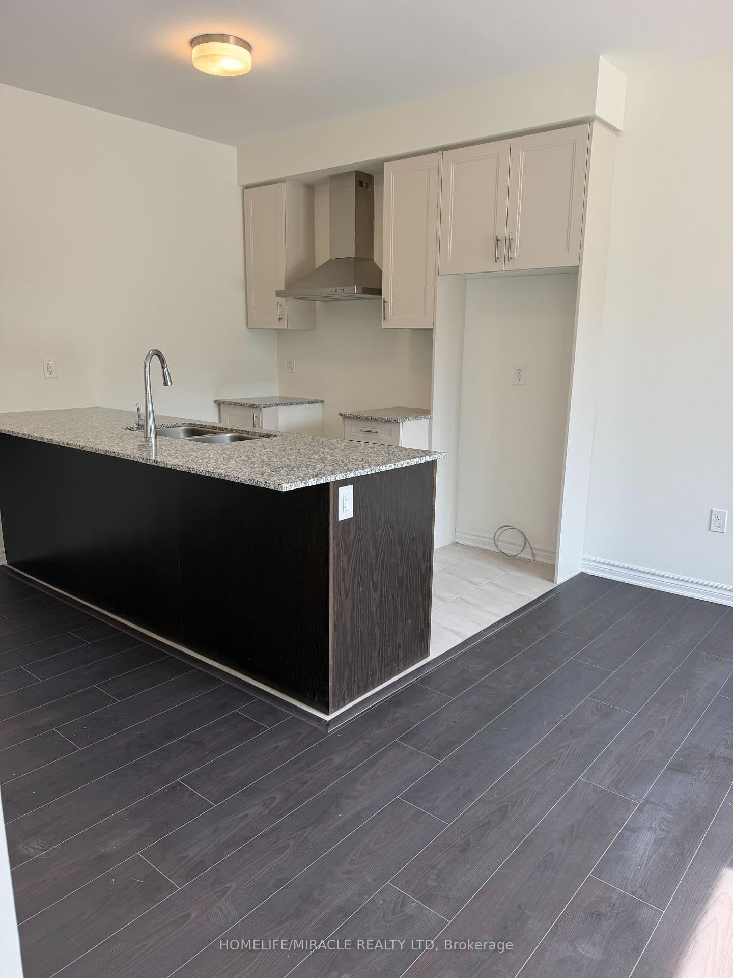 70 Thornbird Crescent, Unit Lower thumbnail 2