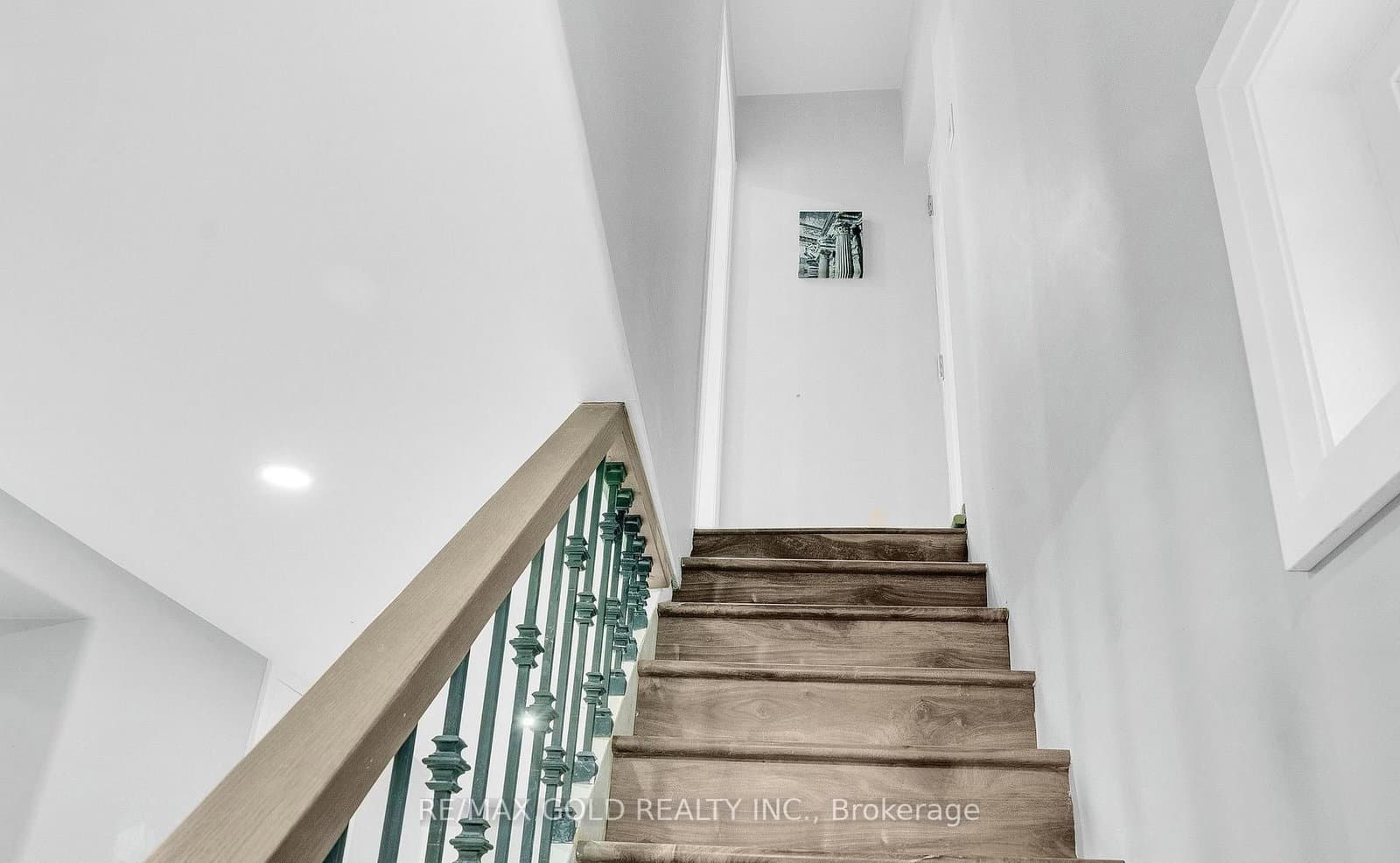 8 Fairglen Crescent thumbnail 28