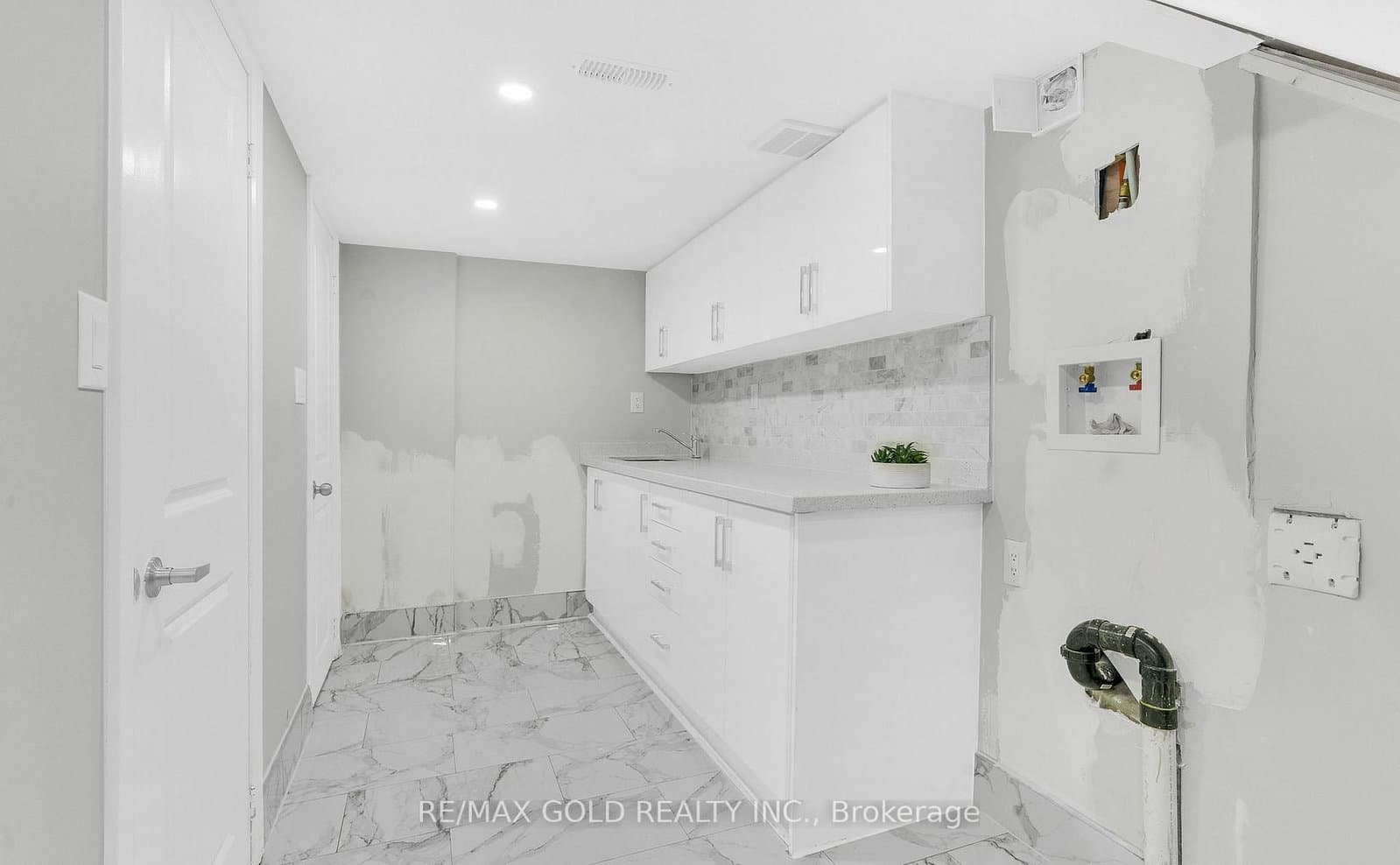 8 Fairglen Crescent thumbnail 32