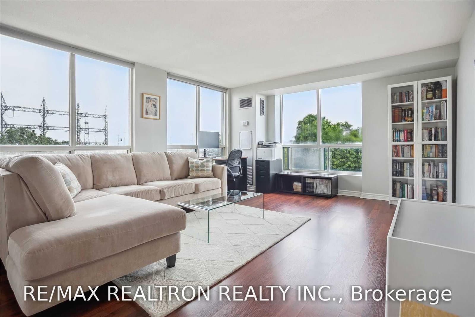 101 Subway Crescent, Unit 410 thumbnail 3