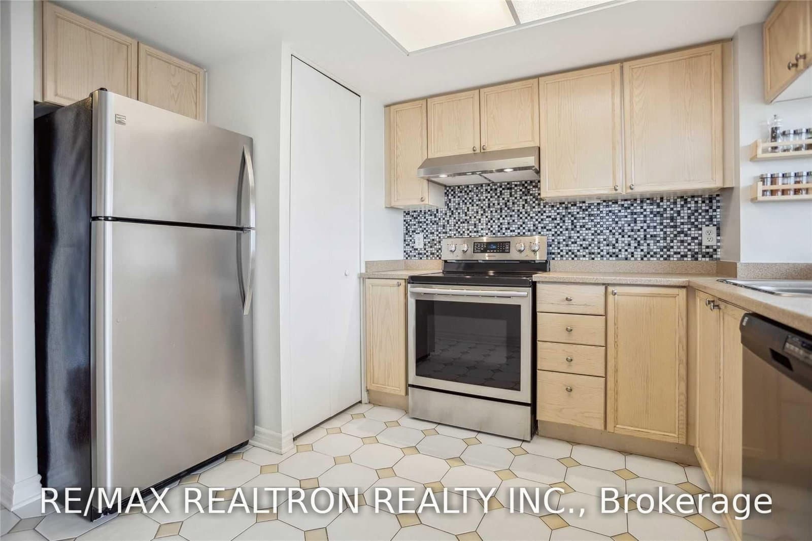 101 Subway Crescent, Unit 410 thumbnail 4