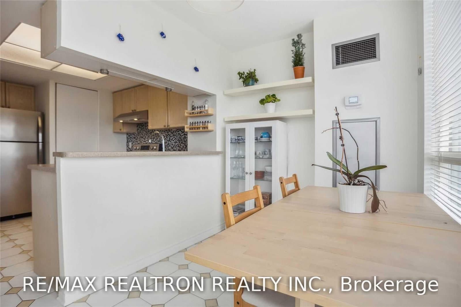 101 Subway Crescent, Unit 410 thumbnail 5