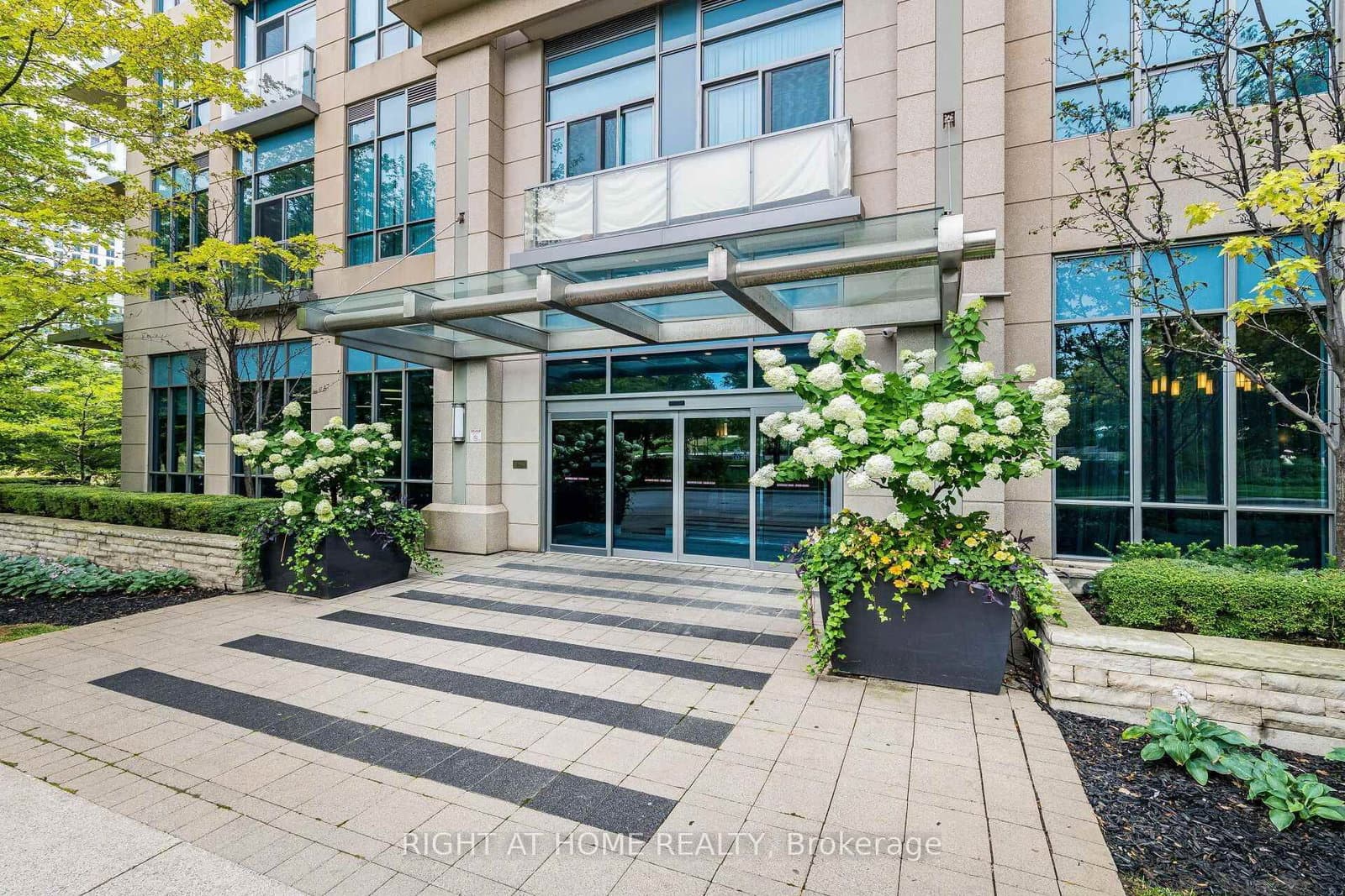 15 Viking Lane, Unit #2702 thumbnail 3