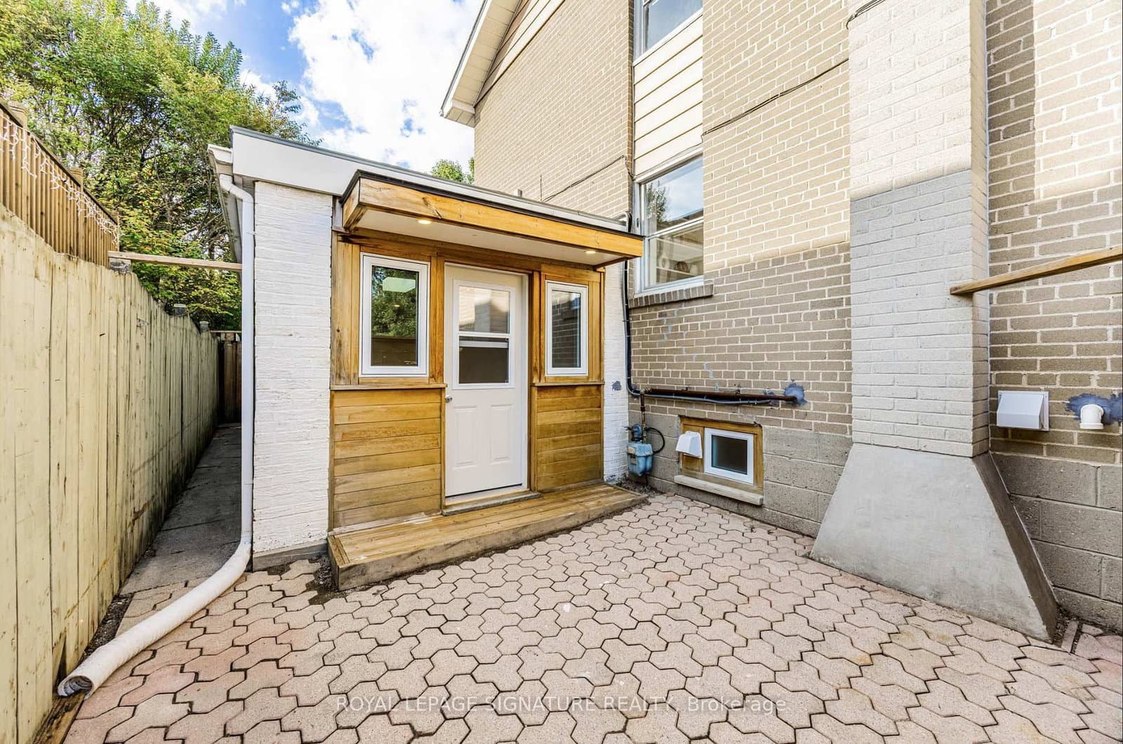 54 Pasadena Gardens, Unit B thumbnail 2