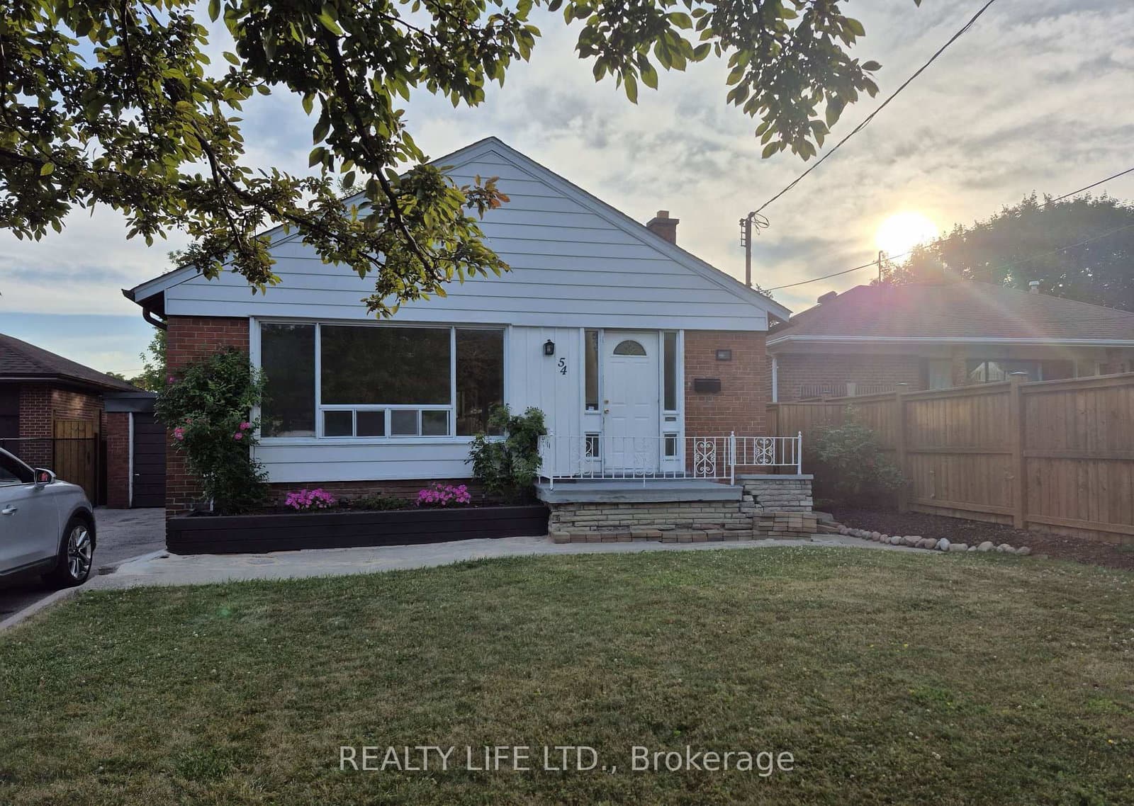 54 Garside Crescent - Image 1