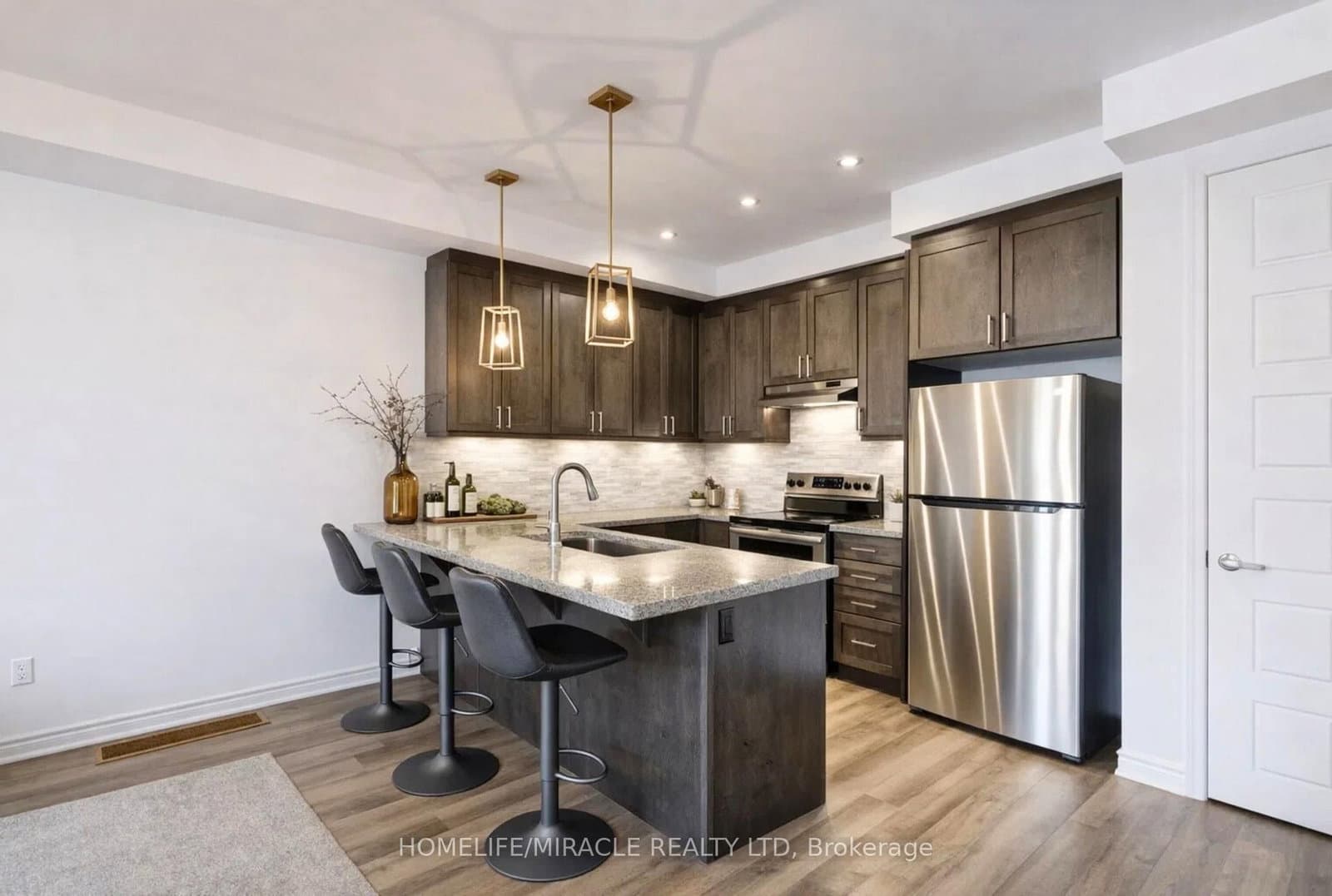 1587 Moira Crescent thumbnail 11