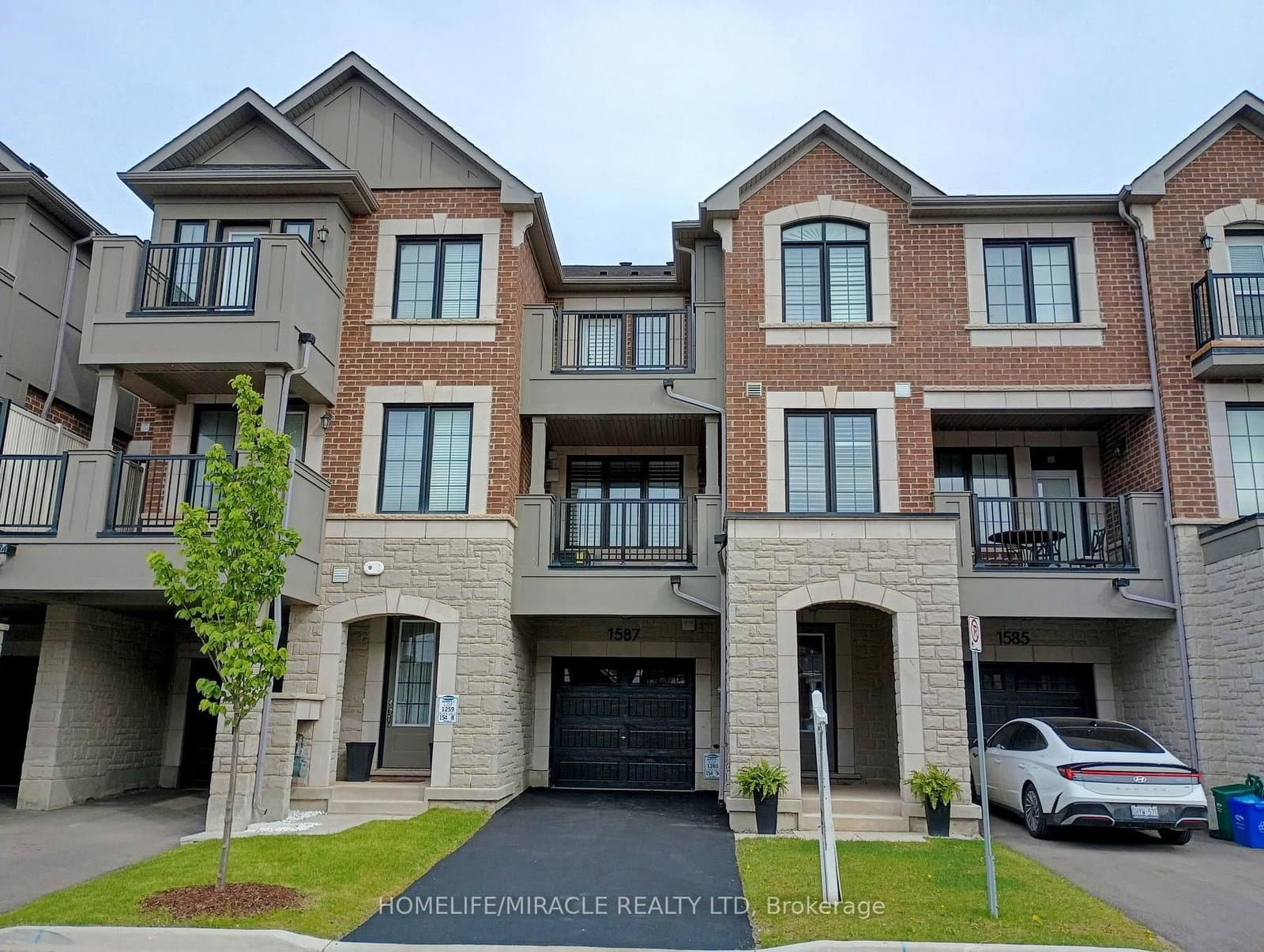 1587 Moira Crescent thumbnail 2