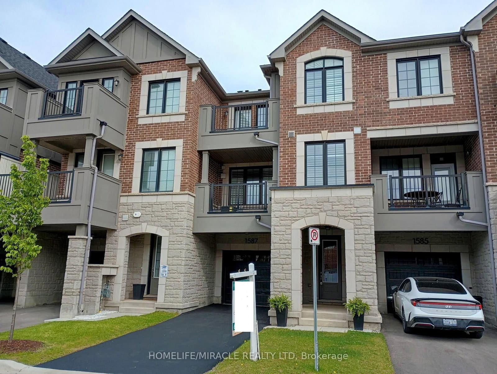 1587 Moira Crescent thumbnail 3