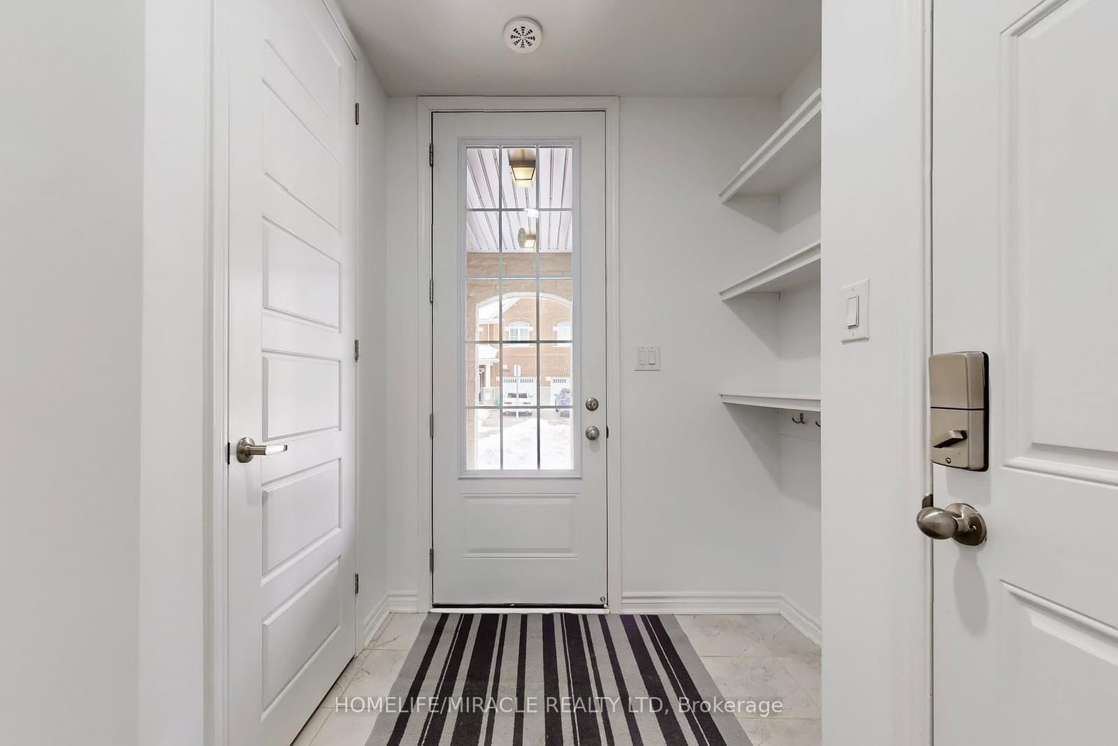 1587 Moira Crescent thumbnail 4