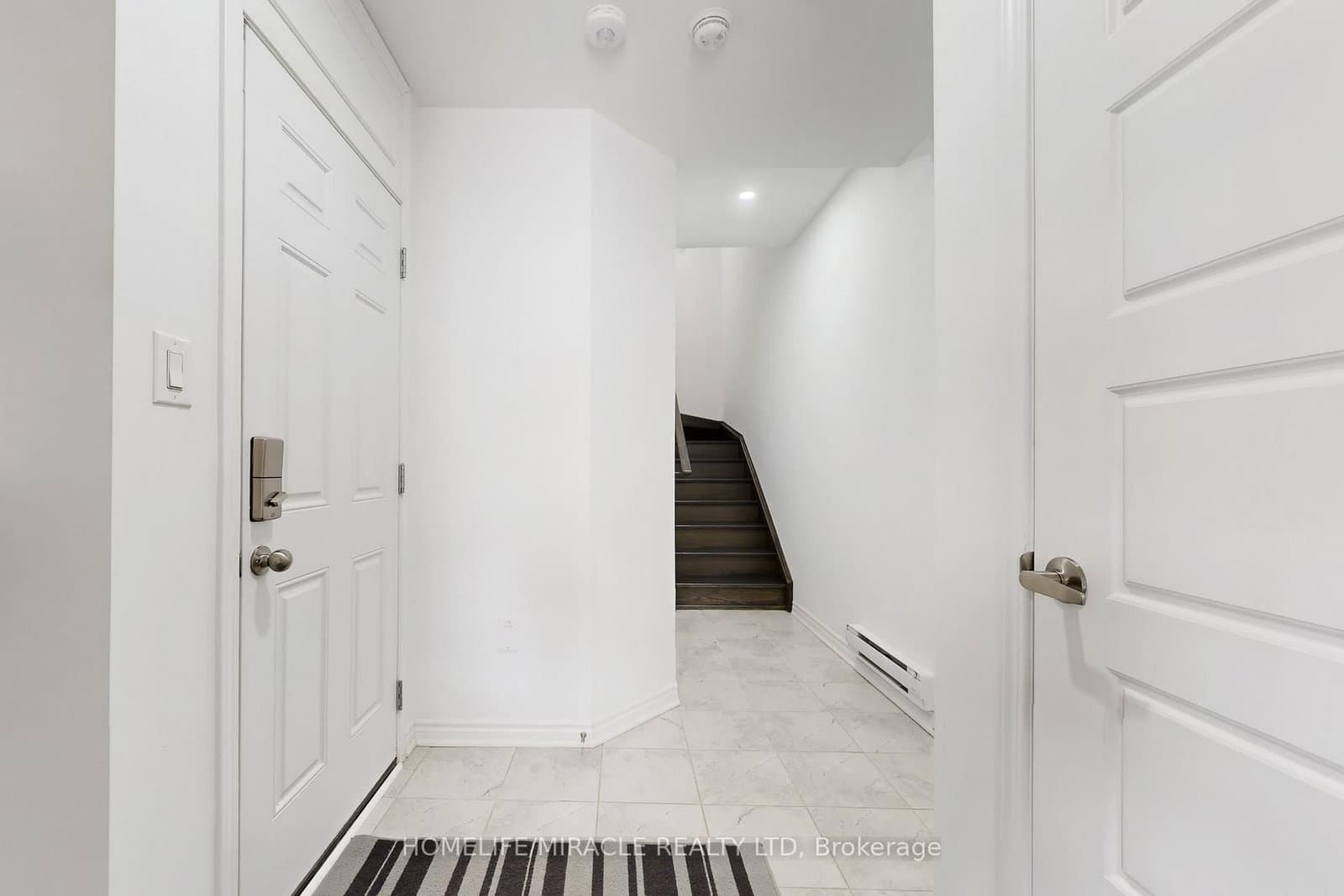 1587 Moira Crescent thumbnail 5