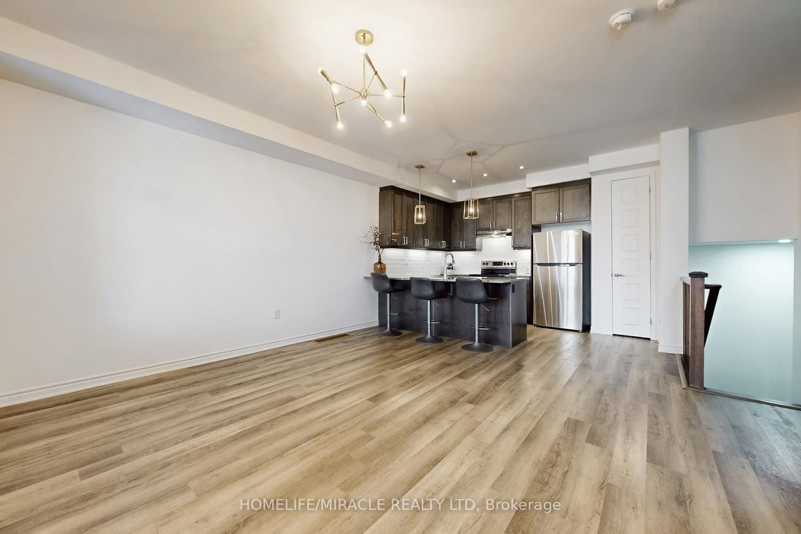 1587 Moira Crescent thumbnail 7