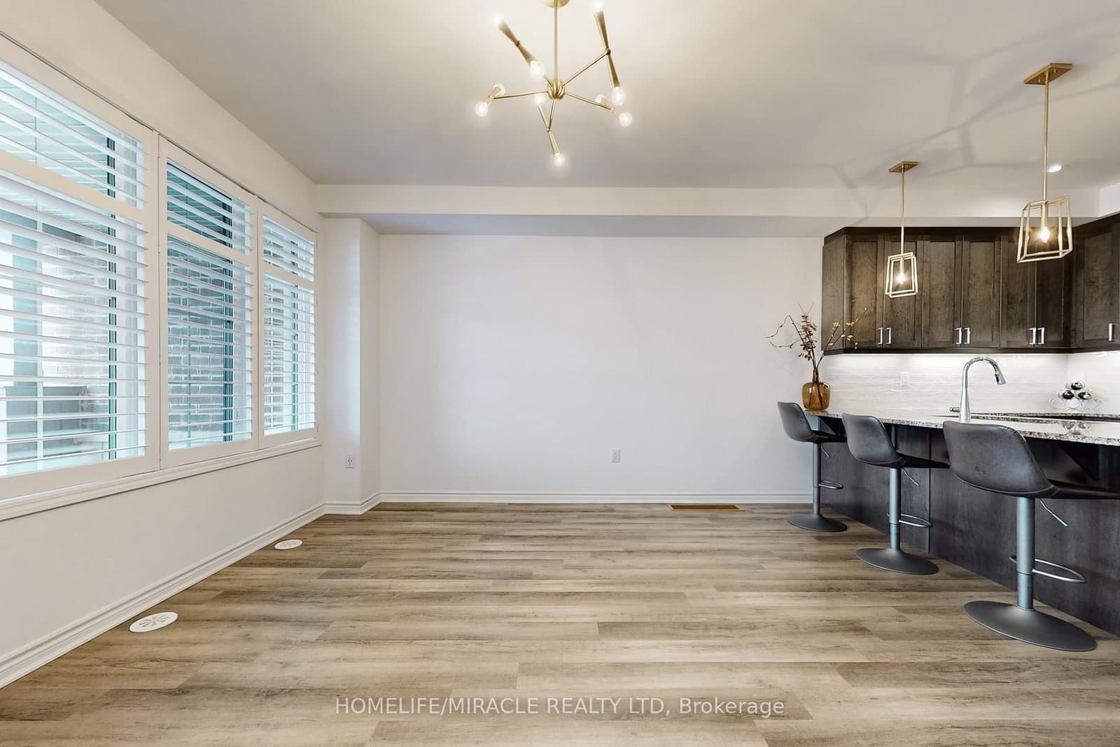 1587 Moira Crescent thumbnail 8