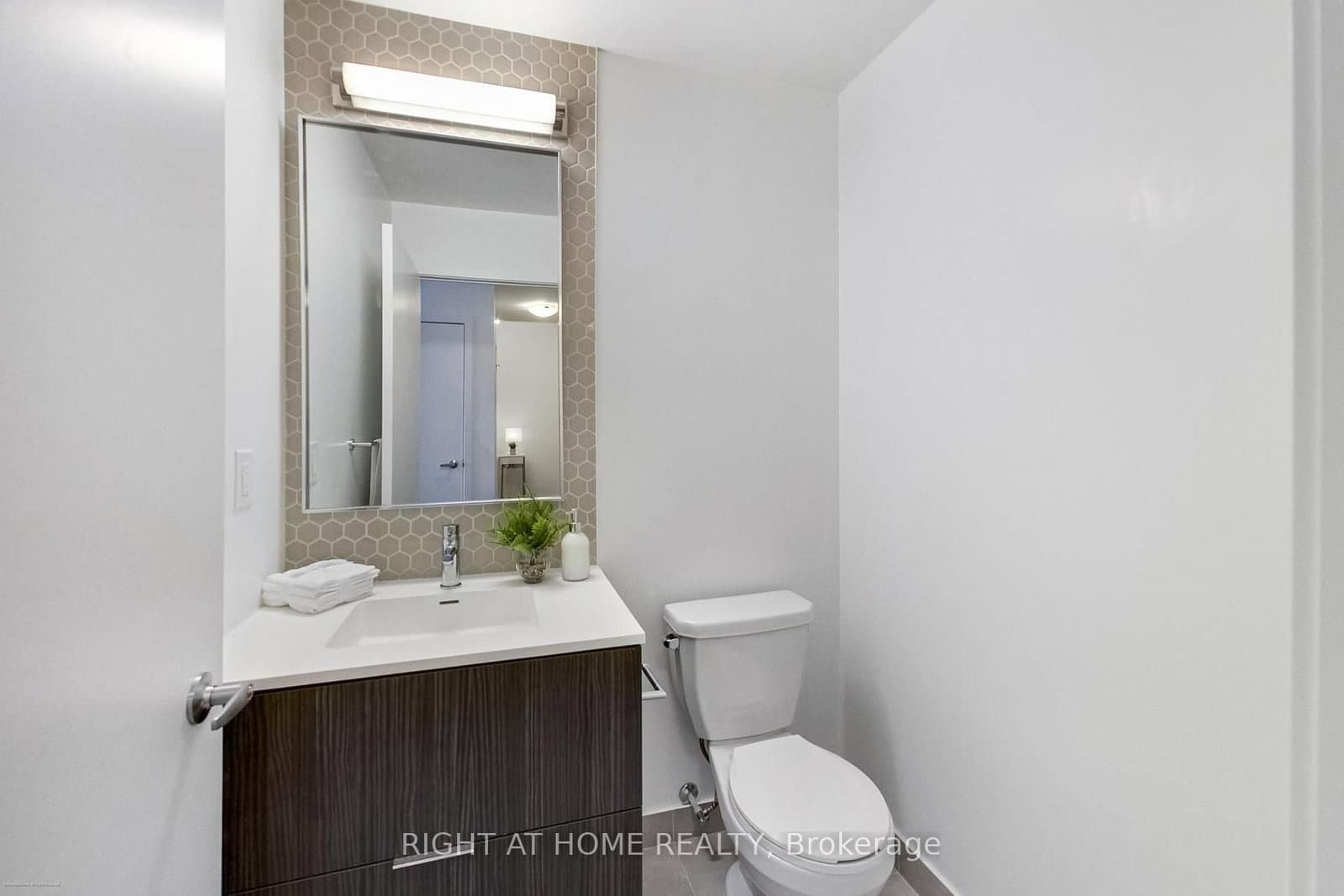 2520 Eglinton Avenue W, Unit 1602 thumbnail 11