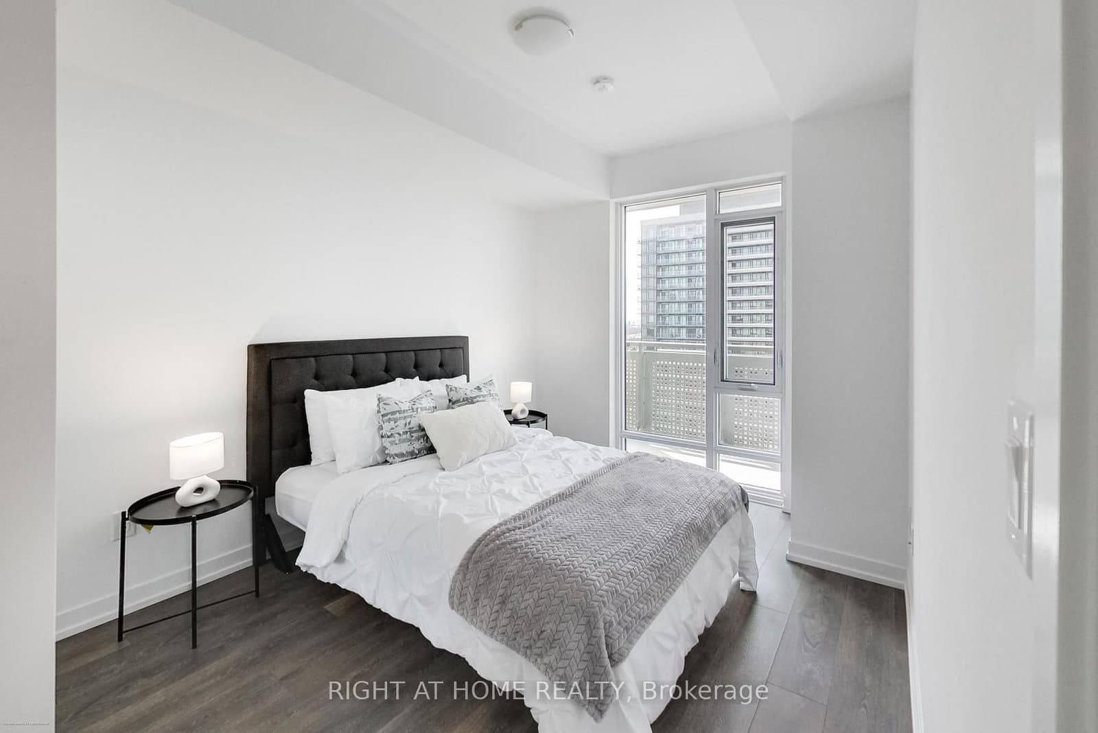 2520 Eglinton Avenue W, Unit 1602 thumbnail 13
