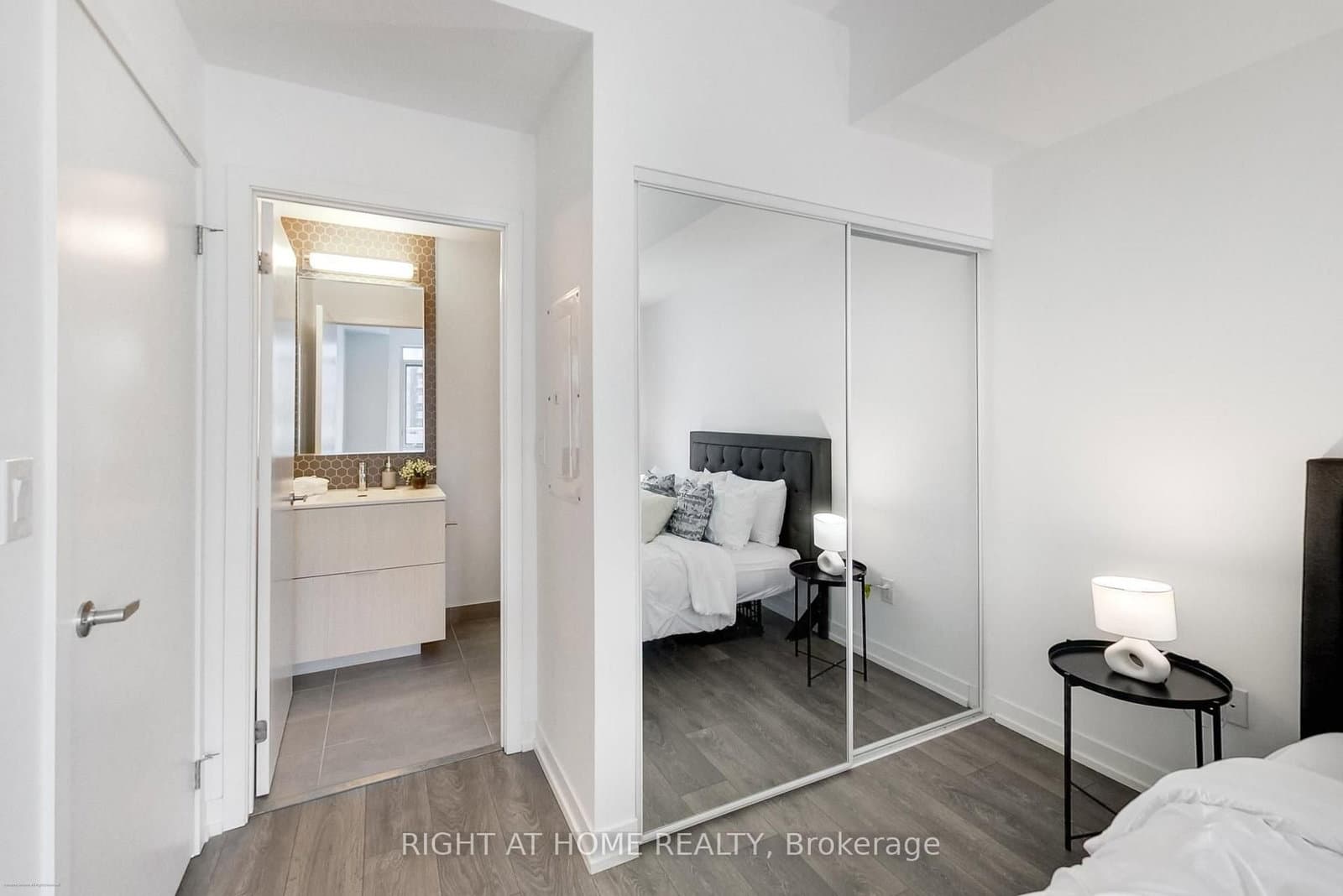 2520 Eglinton Avenue W, Unit 1602 thumbnail 15