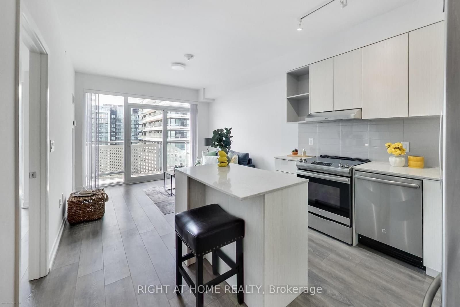2520 Eglinton Avenue W, Unit 1602 thumbnail 6
