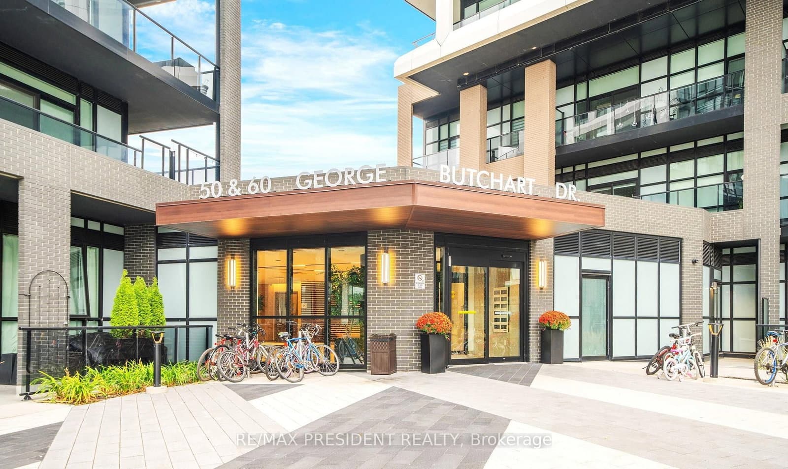 60 George Butchart Drive, Unit 112