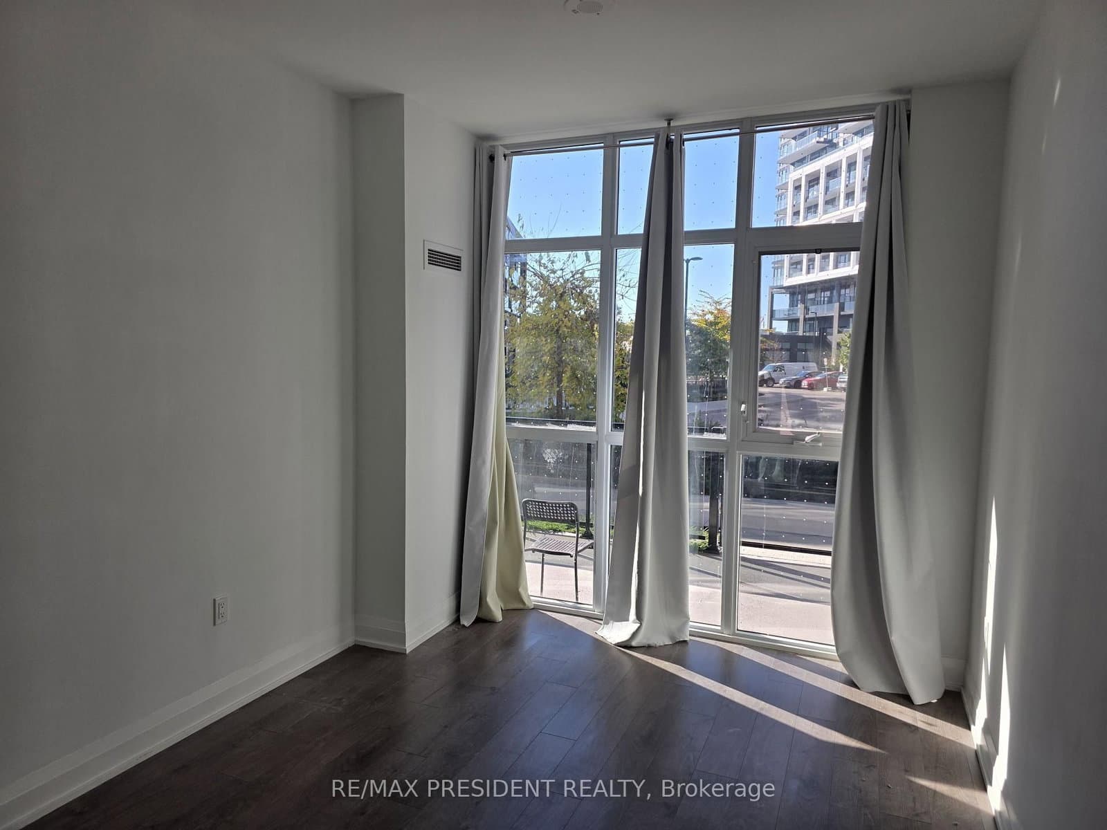 60 George Butchart Drive, Unit 112 thumbnail 11