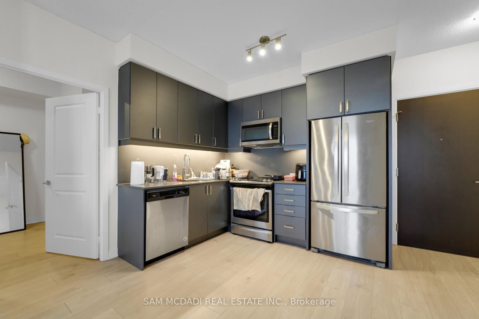 8 Nahani Way, Unit 1722 thumbnail 3