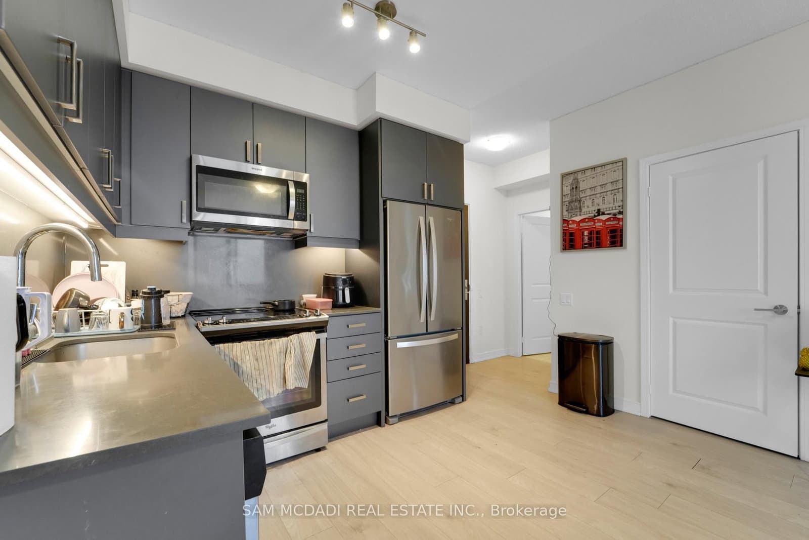 8 Nahani Way, Unit 1722 thumbnail 4