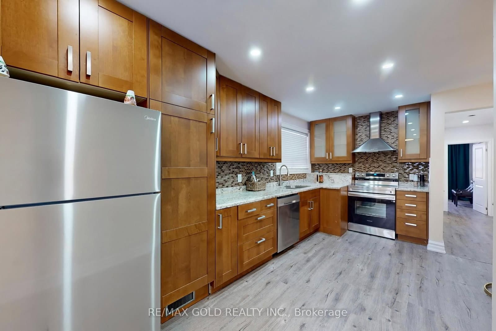 189 Kingsview Boulevard thumbnail 14