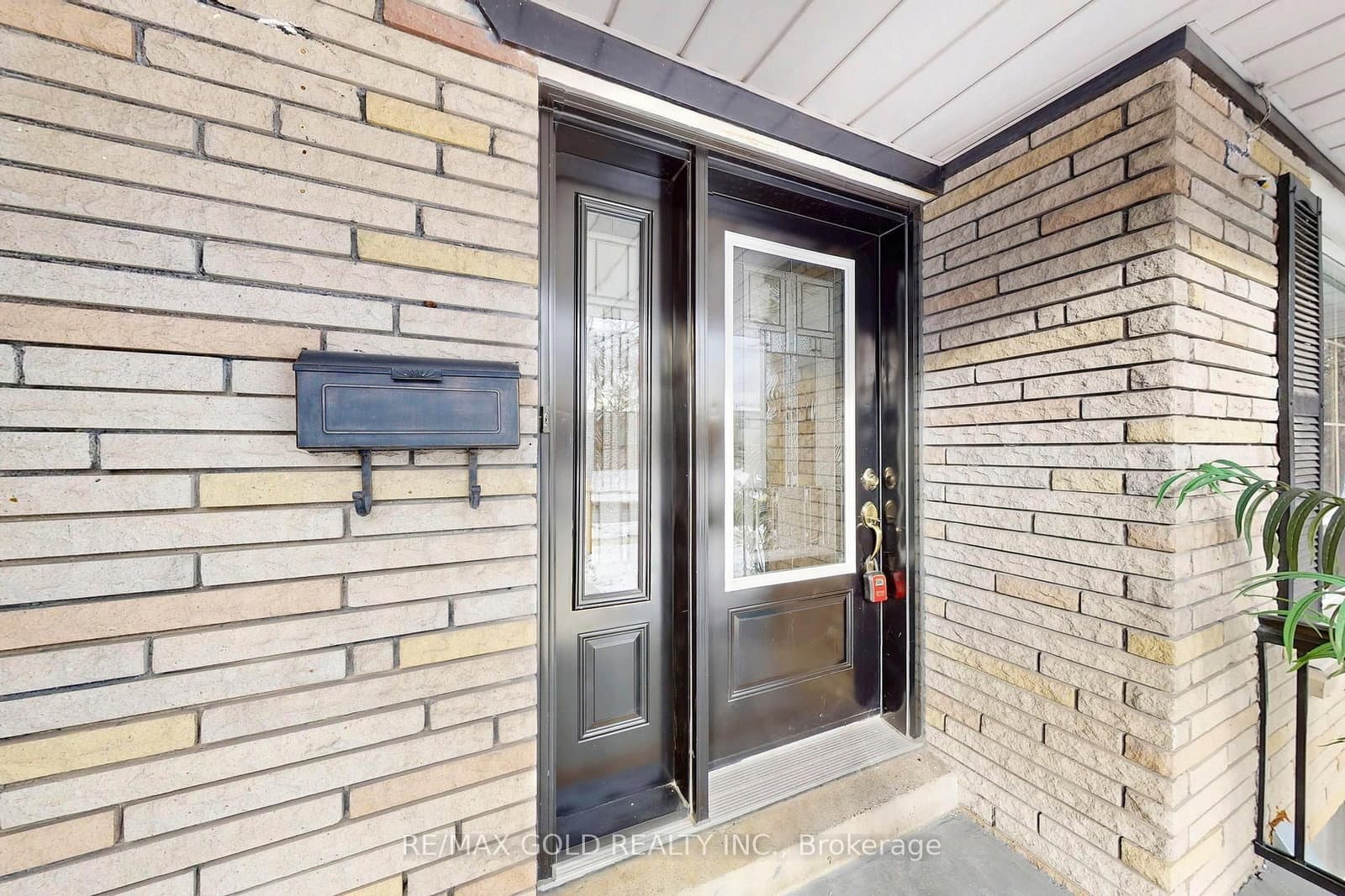189 Kingsview Boulevard thumbnail 3