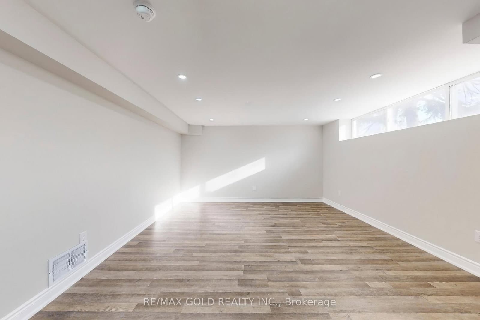 189 Kingsview Boulevard thumbnail 43