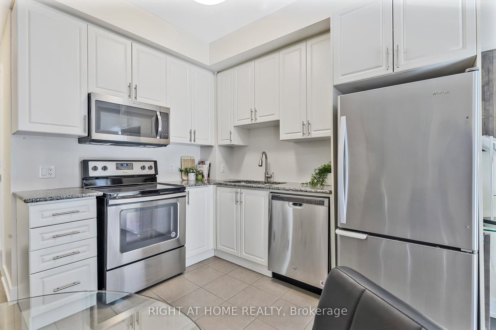 2486 Old Bronte Road, Unit 423 thumbnail 3
