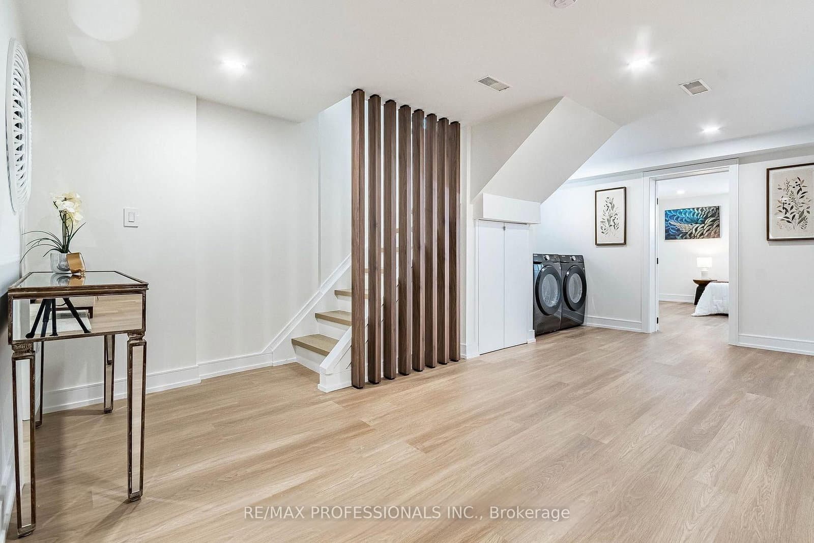48 Lloyd Manor Road, Unit Lower thumbnail 4