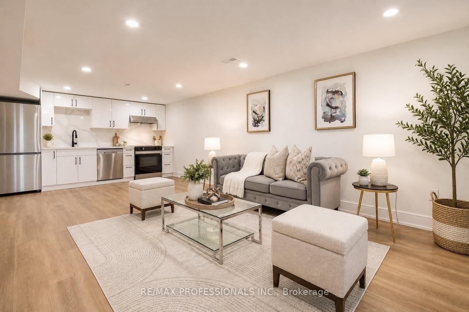 48 Lloyd Manor Road, Unit Lower thumbnail 5