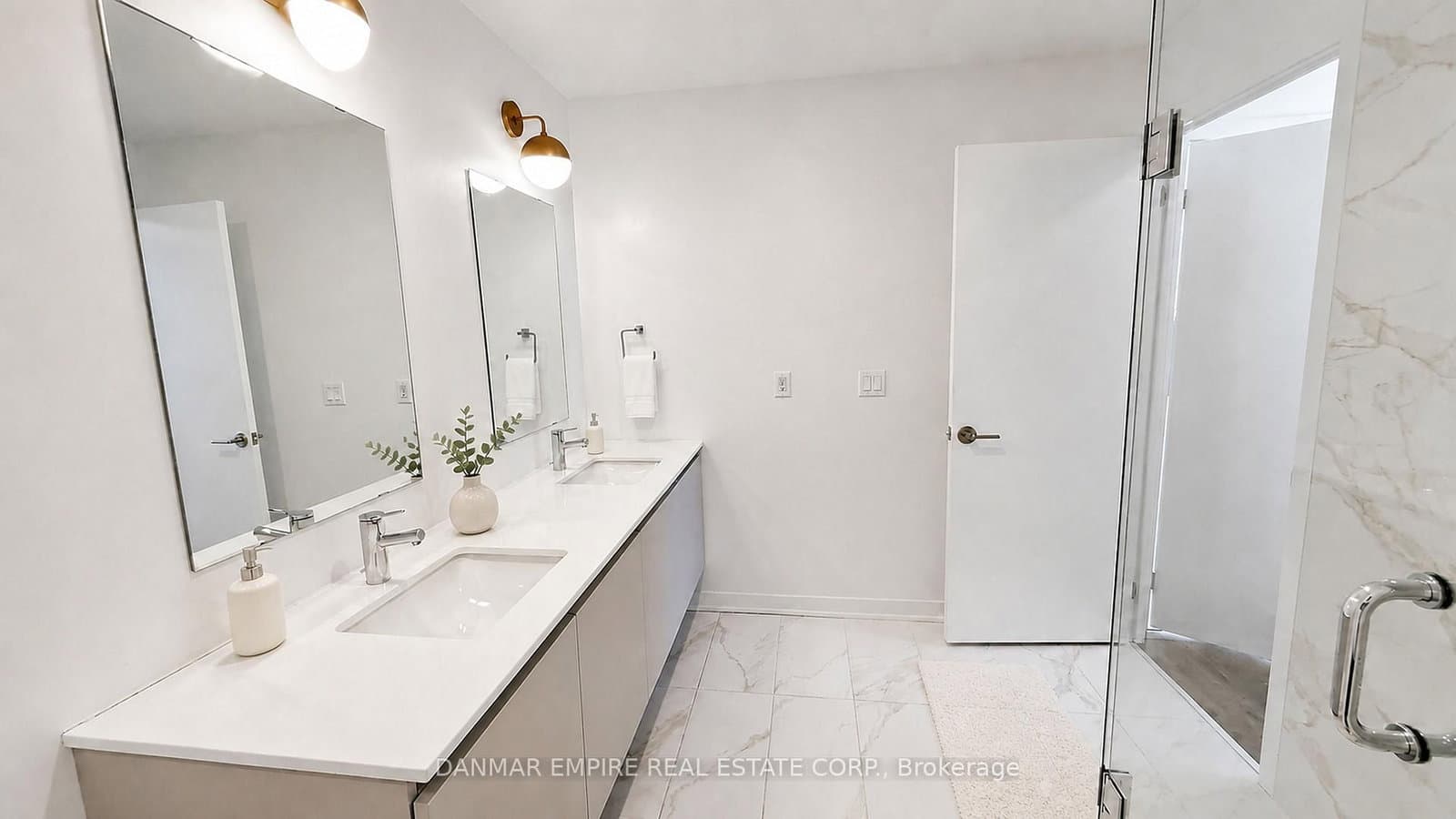 405 Dundas Street W, Unit LPH06 thumbnail 18