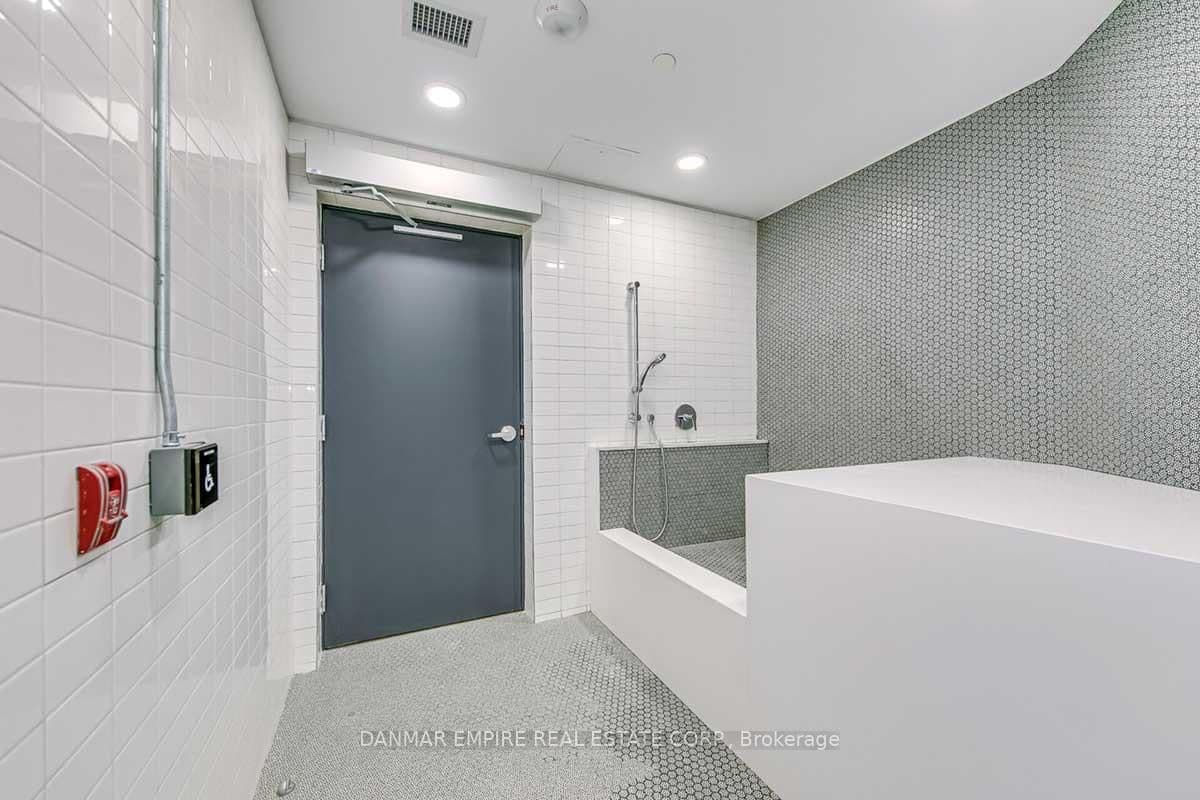 405 Dundas Street W, Unit LPH06 thumbnail 29