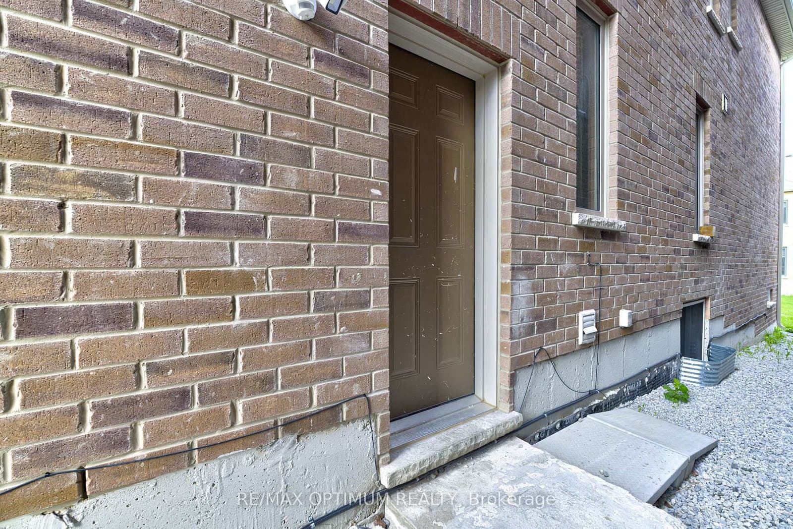 46 Eastman Drive thumbnail 46