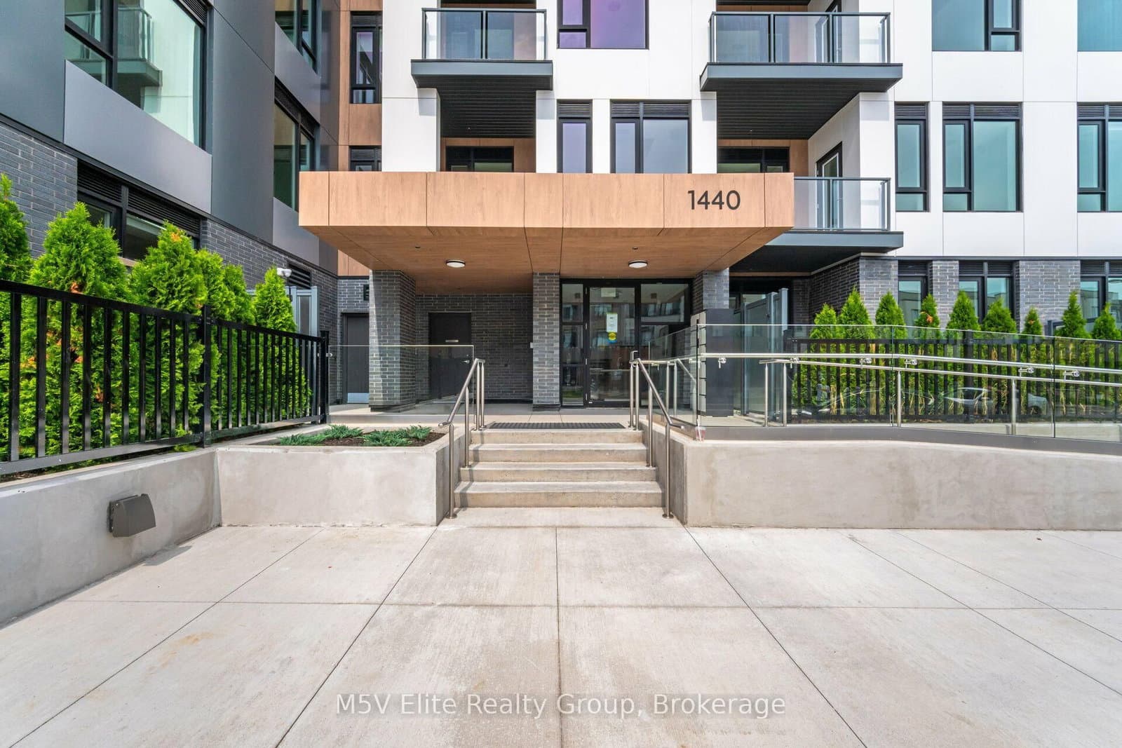 1440 Clarriage Court, Unit 213 thumbnail 2