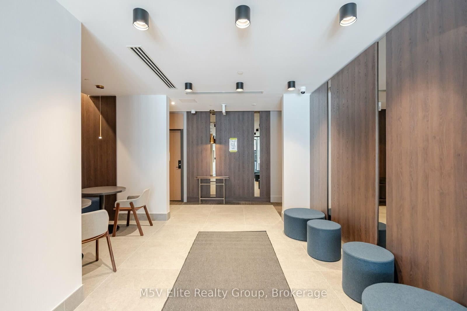 1440 Clarriage Court, Unit 213 thumbnail 3